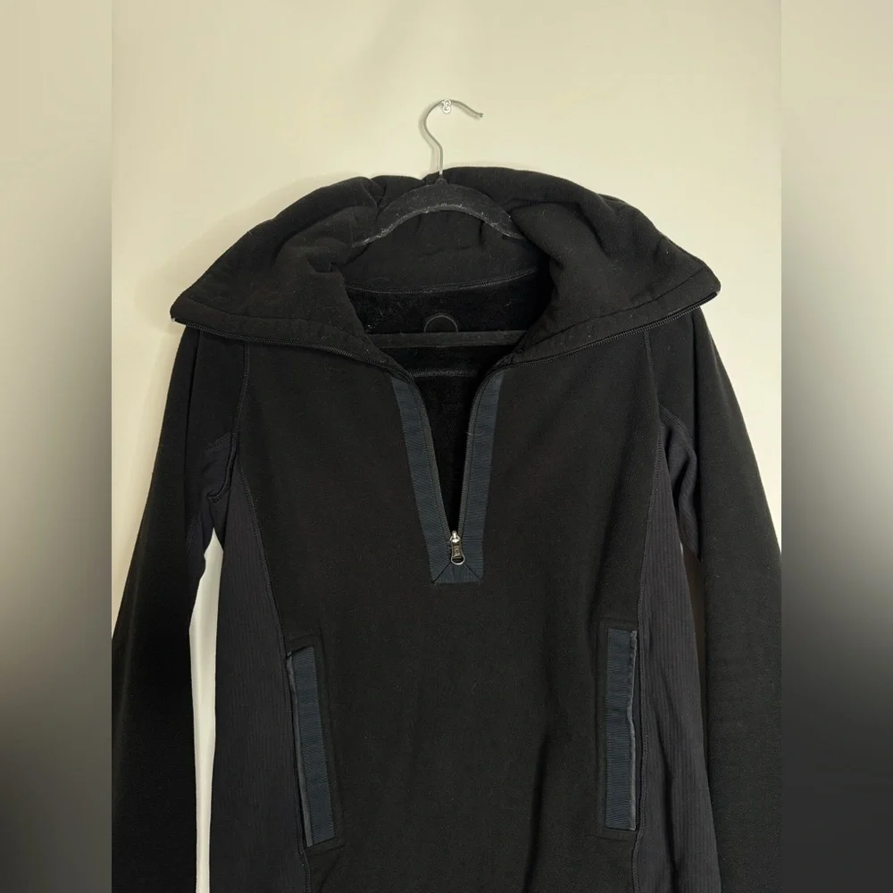 Lululemon Post Chaturanga Pullover Black size 4